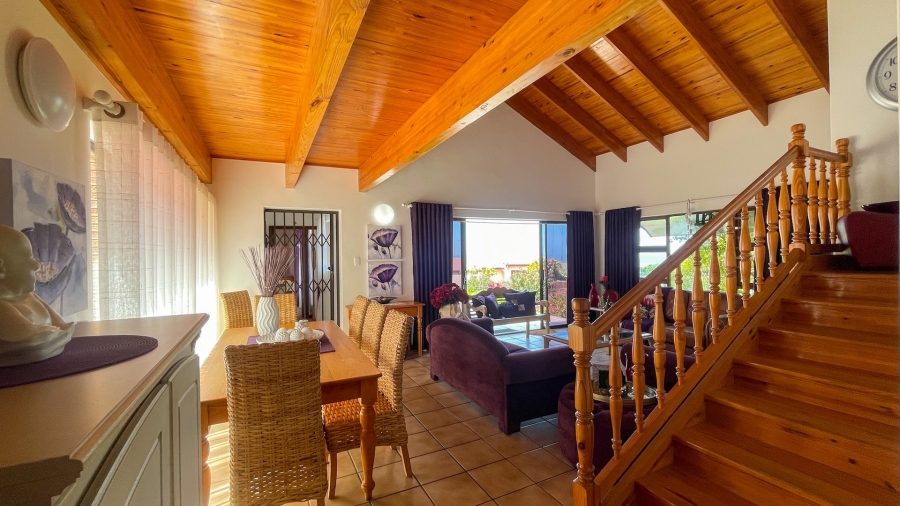 5 Bedroom Property for Sale in Glentana Western Cape